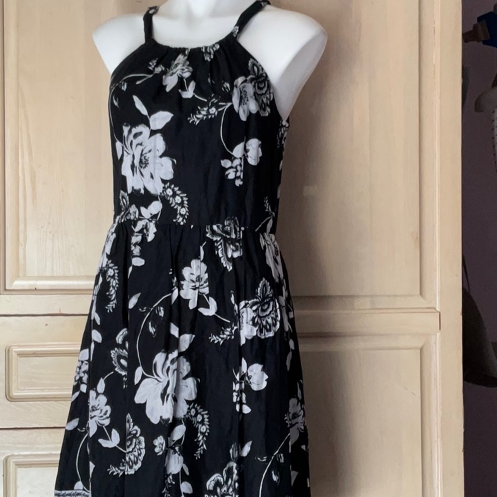 White Black Dress Sz 10 Floral Rockabilly Pin-up